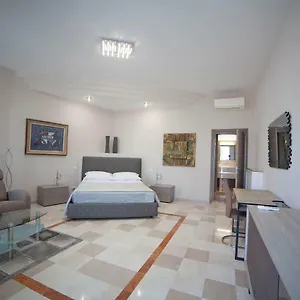 2* Pensión Cadorna House